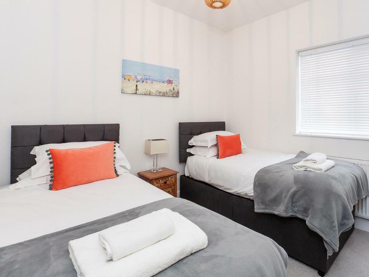 White House Apartments-Free Parking 1 Car Per Apartment Йорк Экстерьер фото